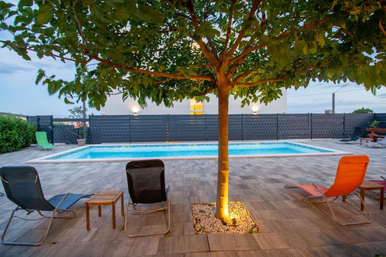 Hotel Bulli Croatia Donji Seget Exterior foto