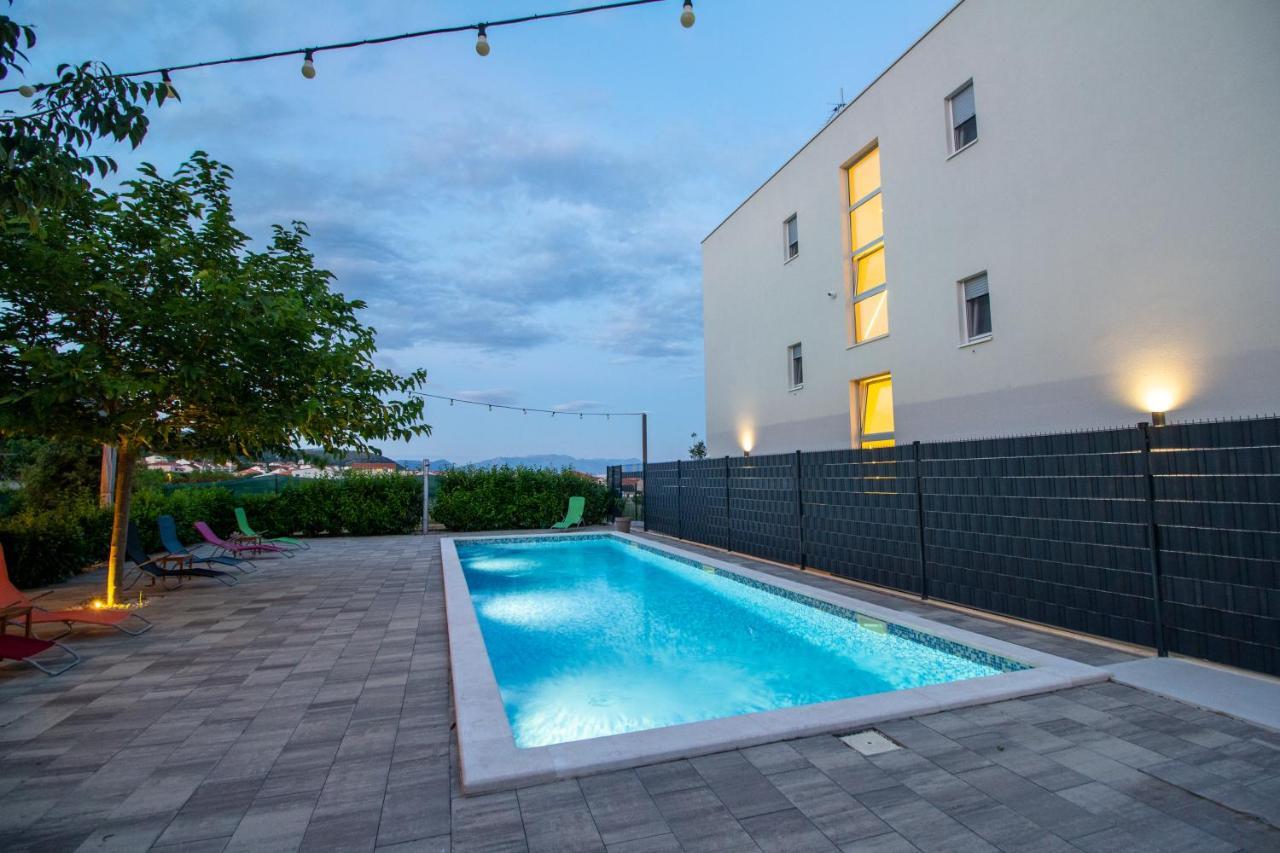 Hotel Bulli Croatia Donji Seget Exterior foto