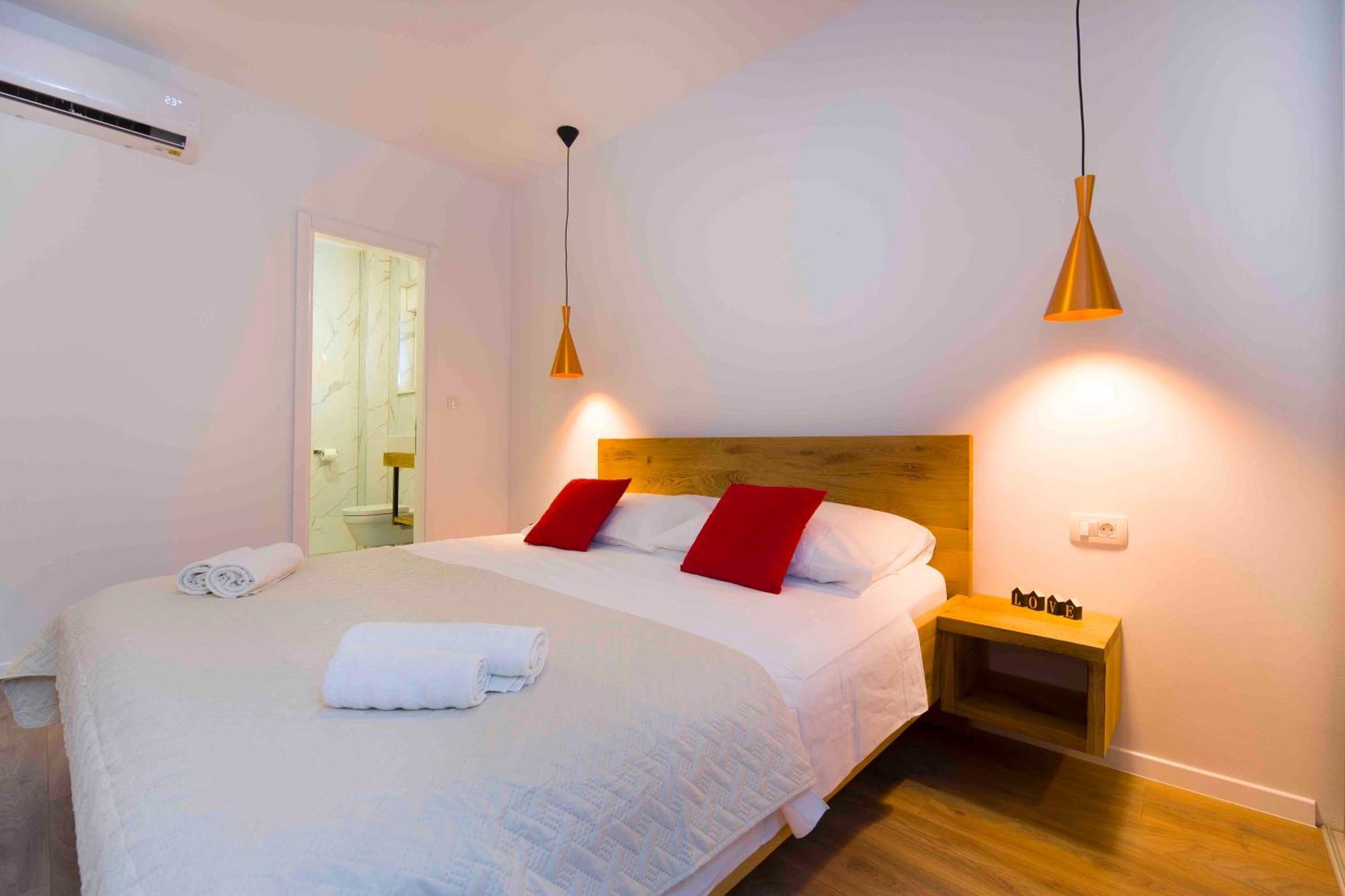 Hotel Bulli Croatia Donji Seget Exterior foto