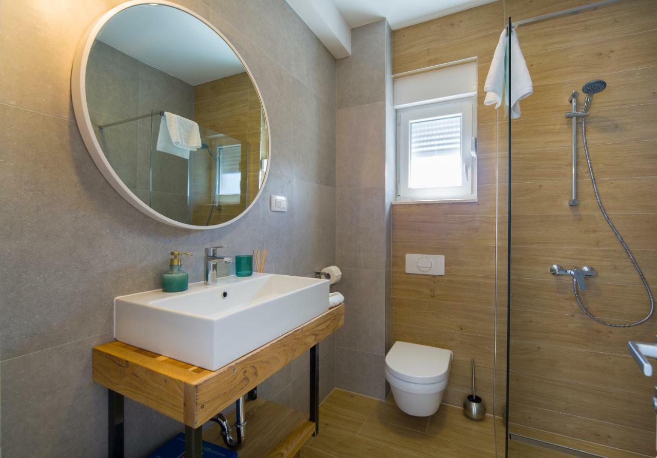 Hotel Bulli Croatia Donji Seget Exterior foto